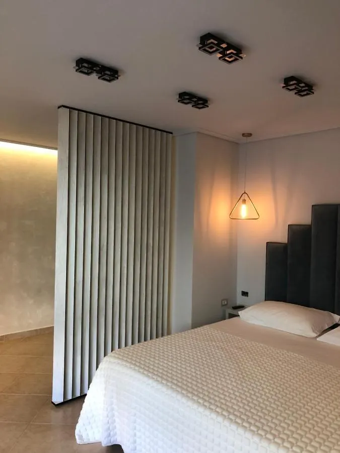 גולם Lyden Hotel