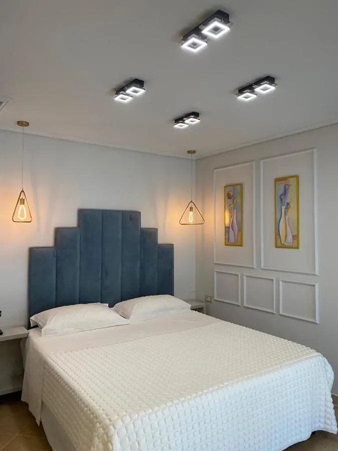 גולם Lyden Hotel