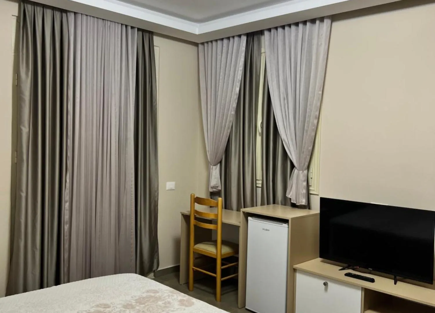 Lyden Hotel Golem  Golem (Tirana)