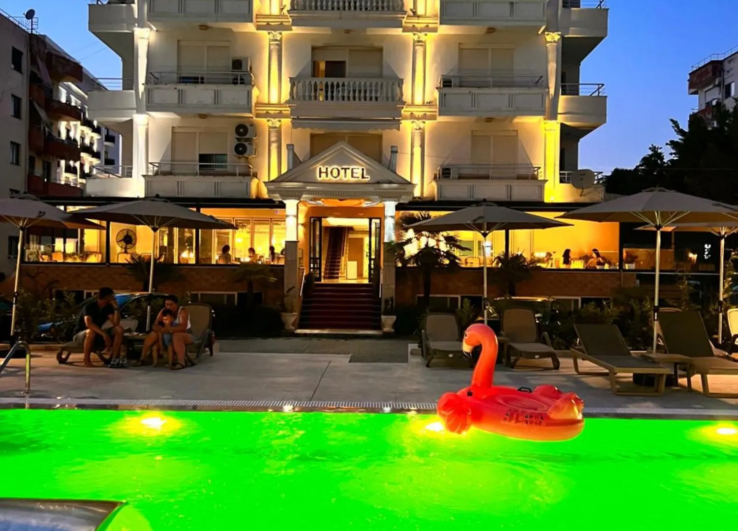 Lyden Hotel Golem  Arnavutluk