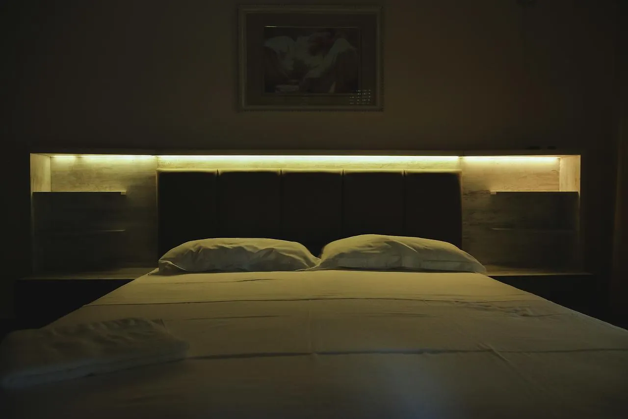 גולם Lyden Hotel