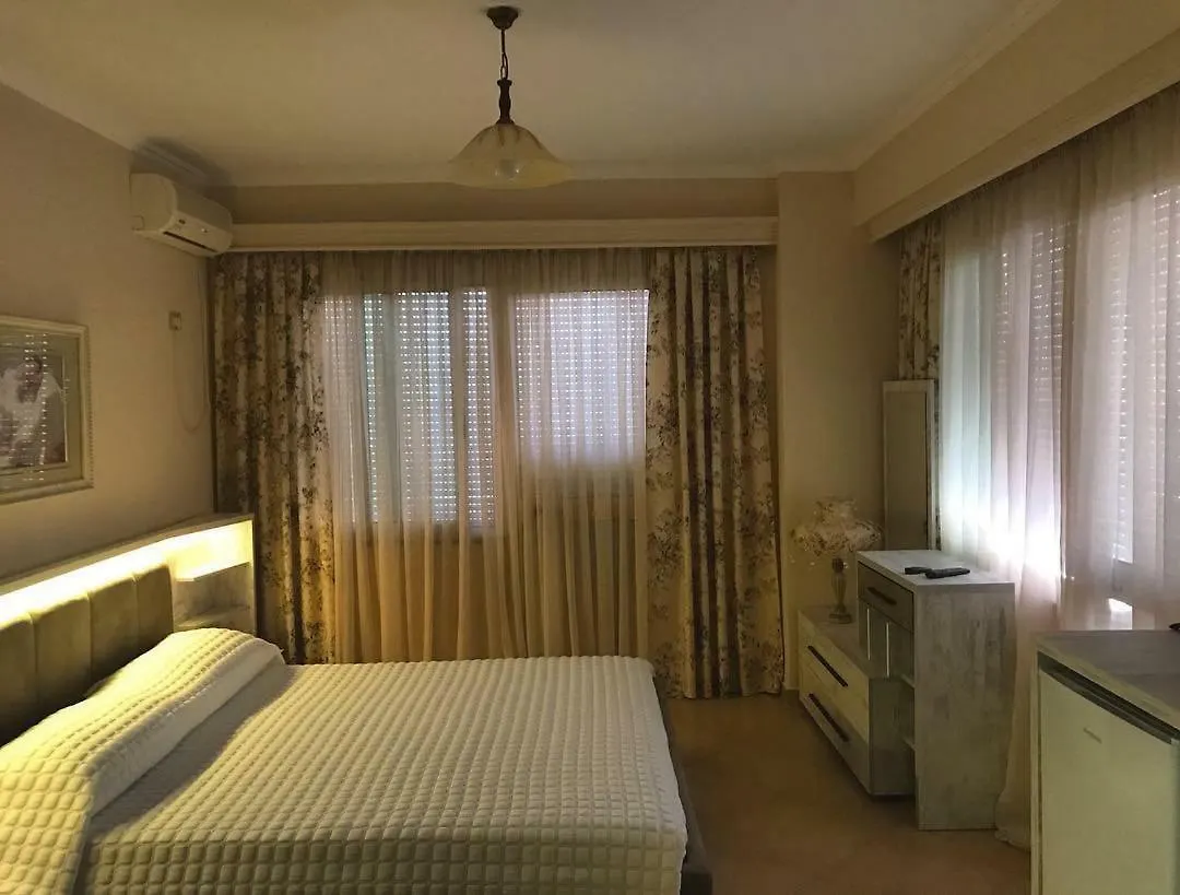 ***  Lyden Hotel Golem  Arnavutluk